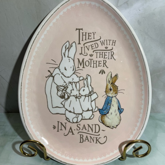 Pottery Barn Kids Peter Rabbit Plastic Egg Shaped Plates, Spring/Easter Set of 2 - Picture 2 of 6